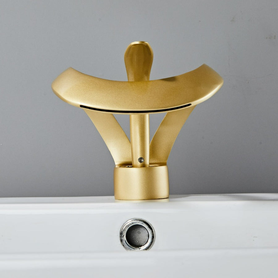 Moderne Baderomsarmatur – Bøyd og Elegant