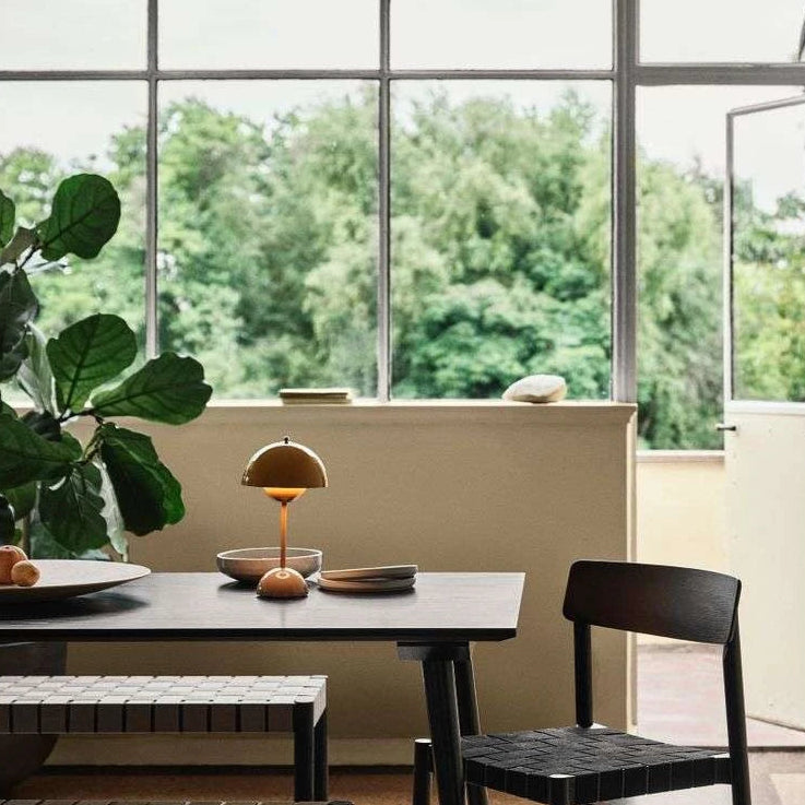 Přenosná stolní lampa – moderní design a nomádské osvětlení