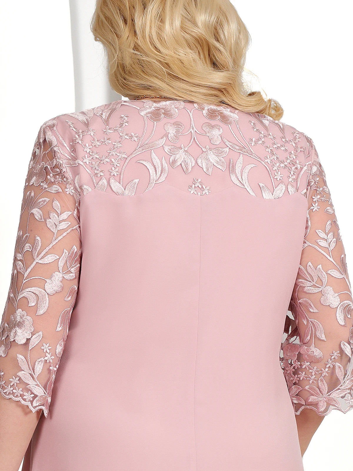 إلودي | فستان أنيق كبير الحجم – تطريز متقن وشكل مميز