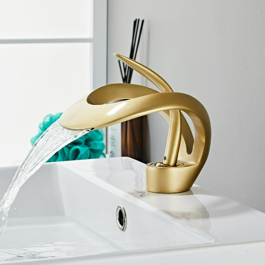 Moderne Baderomsarmatur – Bøyd og Elegant