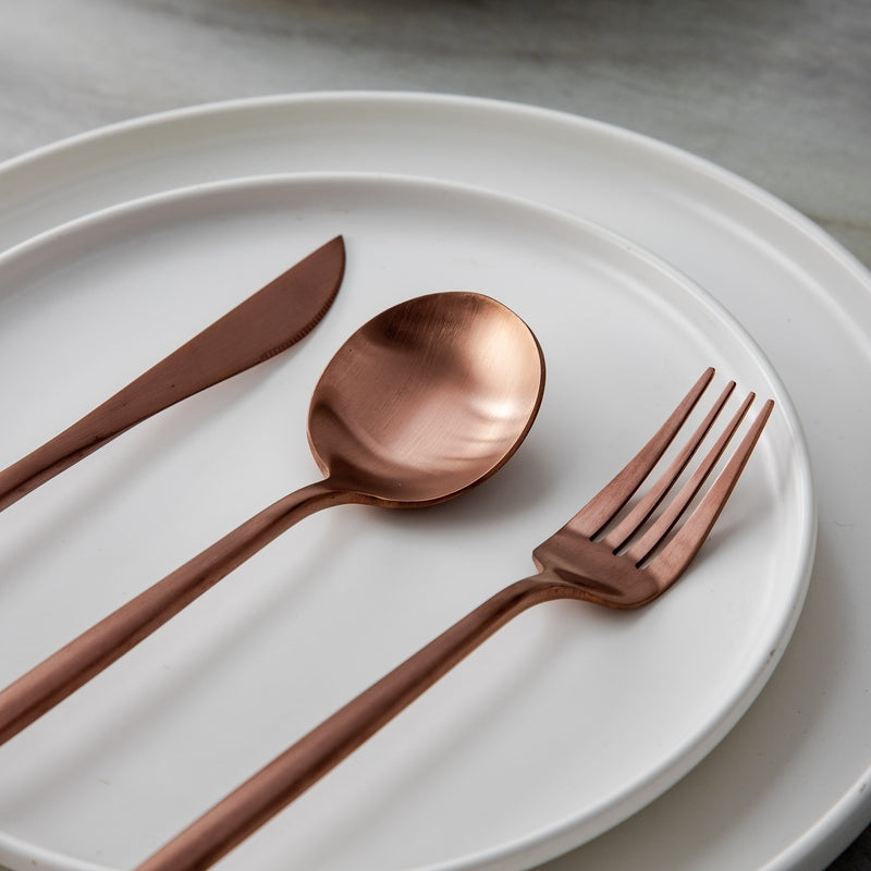 Bestickset – Ren och funktionell stil