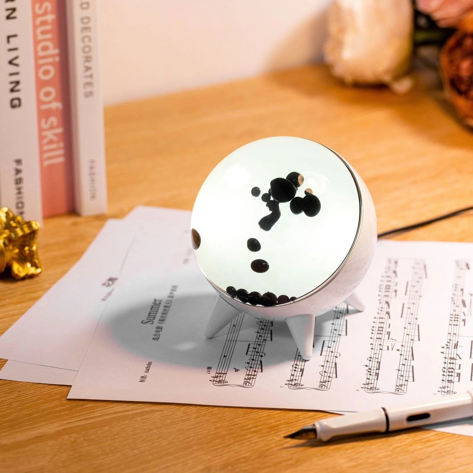 Interaktivní dekorativní lampa – hra světel a jedinečný design