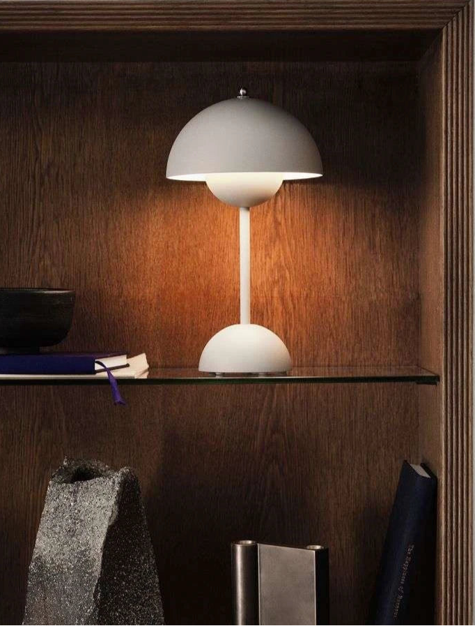 Přenosná stolní lampa – moderní design a nomádské osvětlení