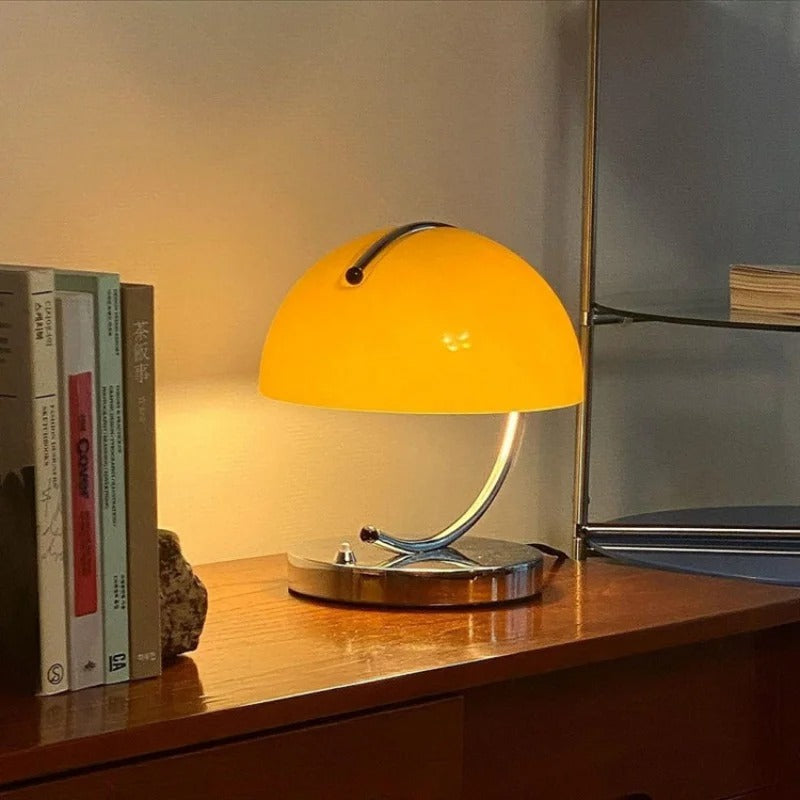 Stolní lampa ve skandinávském stylu ze skla – elegance a modernita