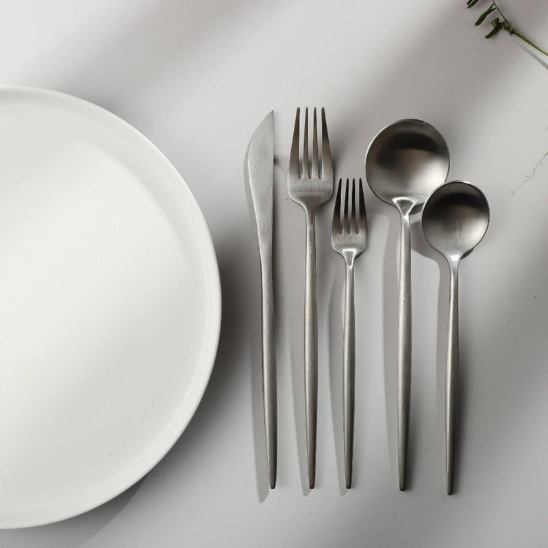 Bestickset – Ren och funktionell stil