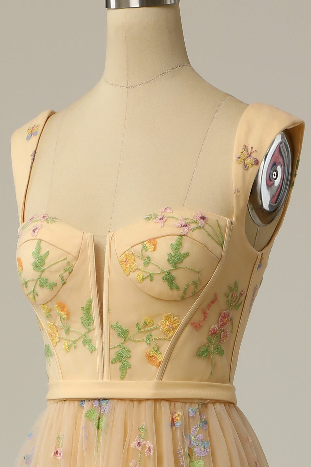 Elise | Lange Ballkleid – Raffinierte Stickereien