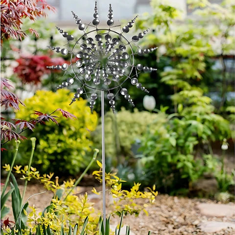 屋外彫刻風車 - 自然の美しさとダイナミズム