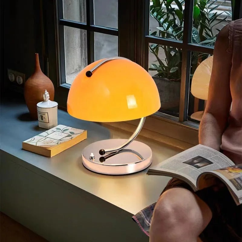 Stolní lampa ve skandinávském stylu ze skla – elegance a modernita 