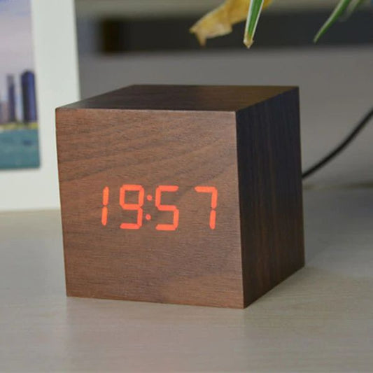 Reloj Digital Cubo – Diseño Minimalista y Pantalla LED 