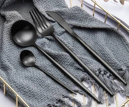 Set di Posate di Lusso – Per una Tavola Elegante e Distinta 