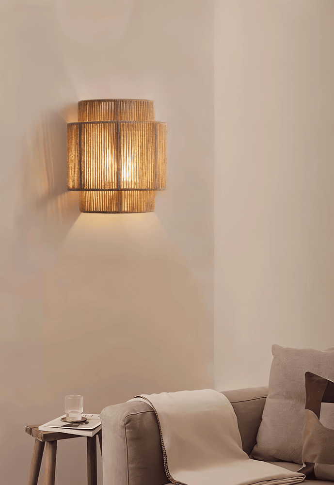 Lampada da parete in rattan con paralume in corda di canapa - Luce naturale e fascino autentico
