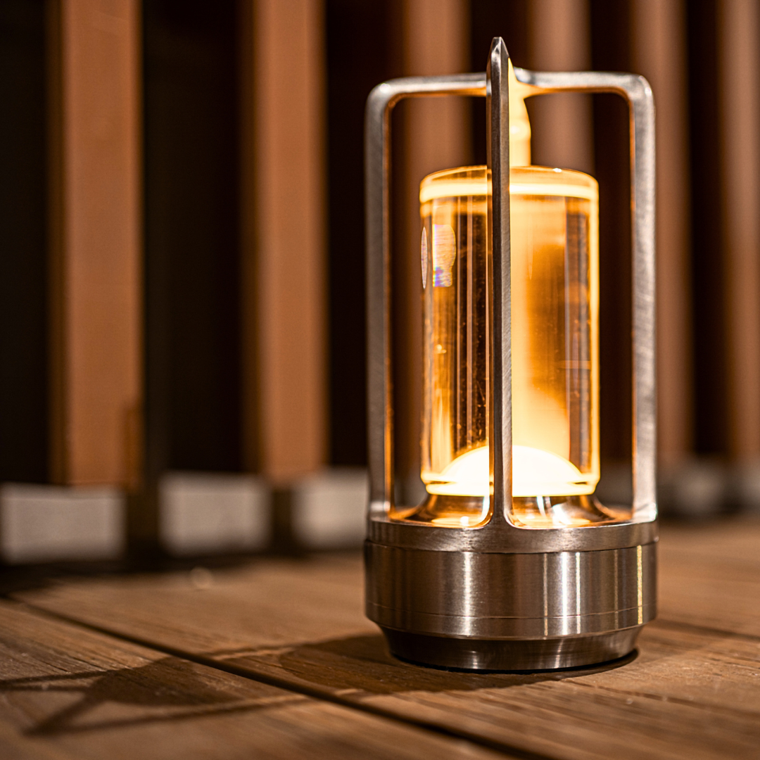 Dobíjecí stolní lampa – jemné osvětlení a nadčasový styl 