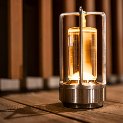 Dobíjecí stolní lampa – jemné osvětlení a nadčasový styl 