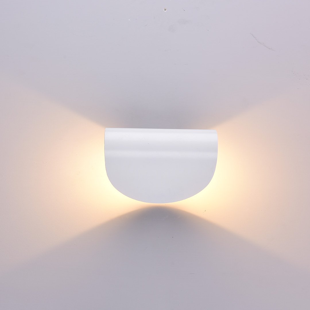 Nowoczesna Lampa Ścienna – Elegancja i Wyrafinowanie 