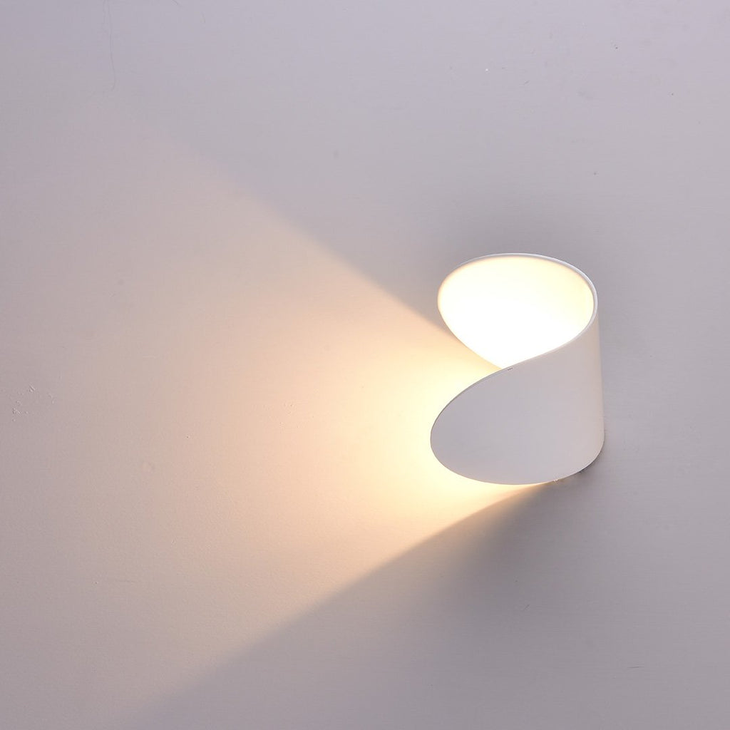 Nowoczesna Lampa Ścienna – Elegancja i Wyrafinowanie 
