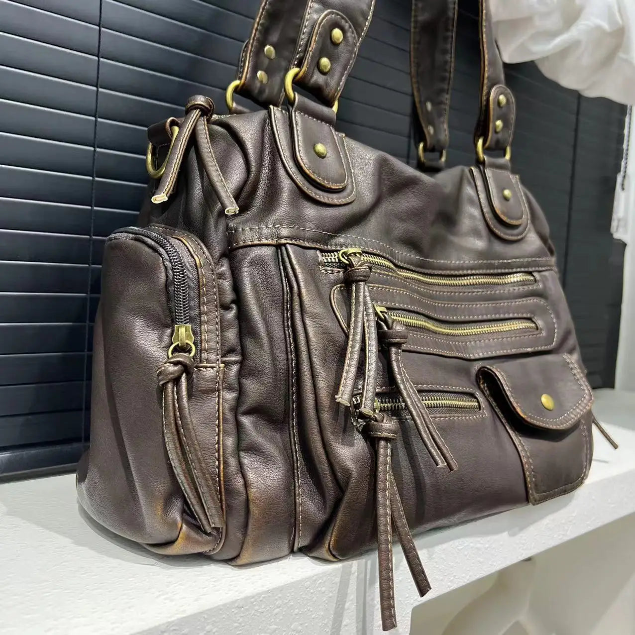 Clara | Retro Olkalaukku – Ajaton Eleganssi Ja Vintage-tyyli 