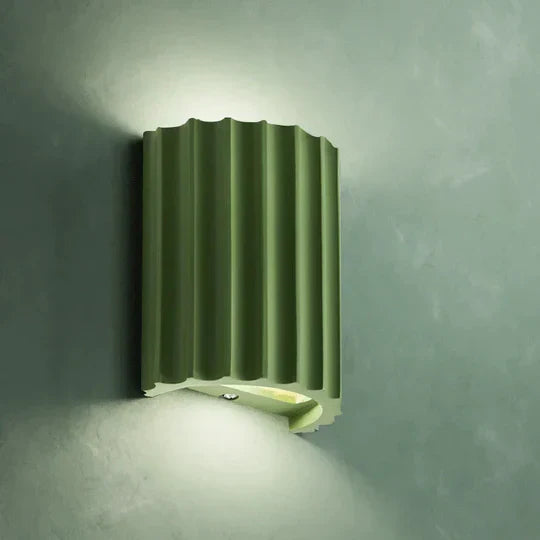 Aplique de pared moderna en resina – elegancia y originalidad 