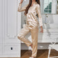 Sandra | Glänsande Pyjamas – Nattens Elegans Och Delikat Beröring 