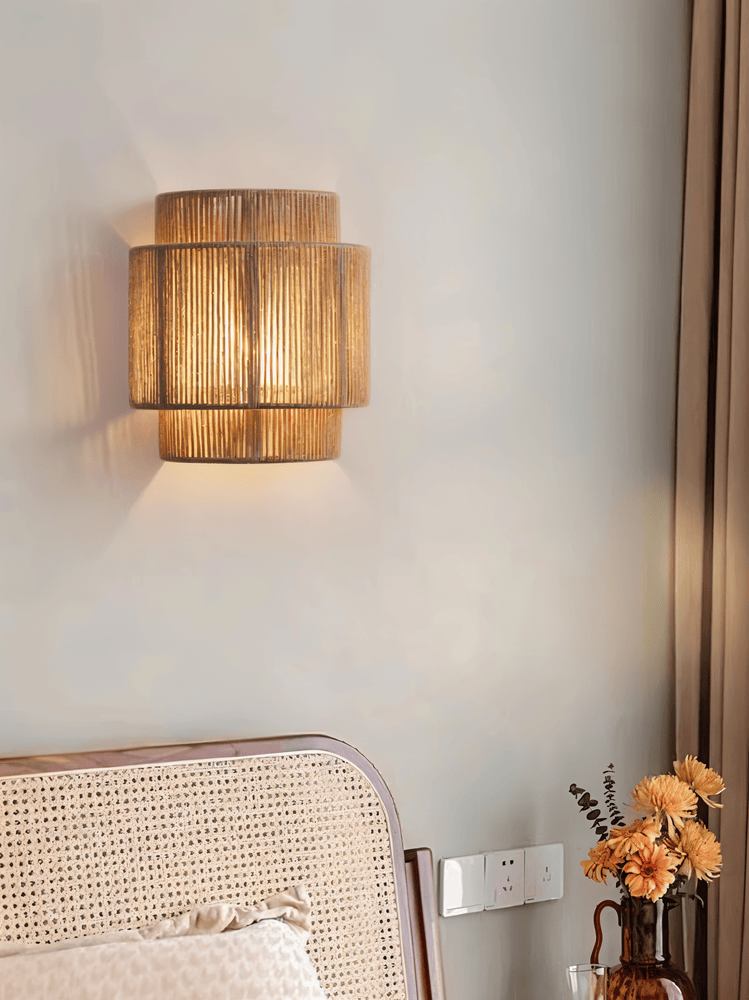Rattan Wandleuchte mit Hanfseil Schirm - Natürliches Licht & Authentischer Charme
