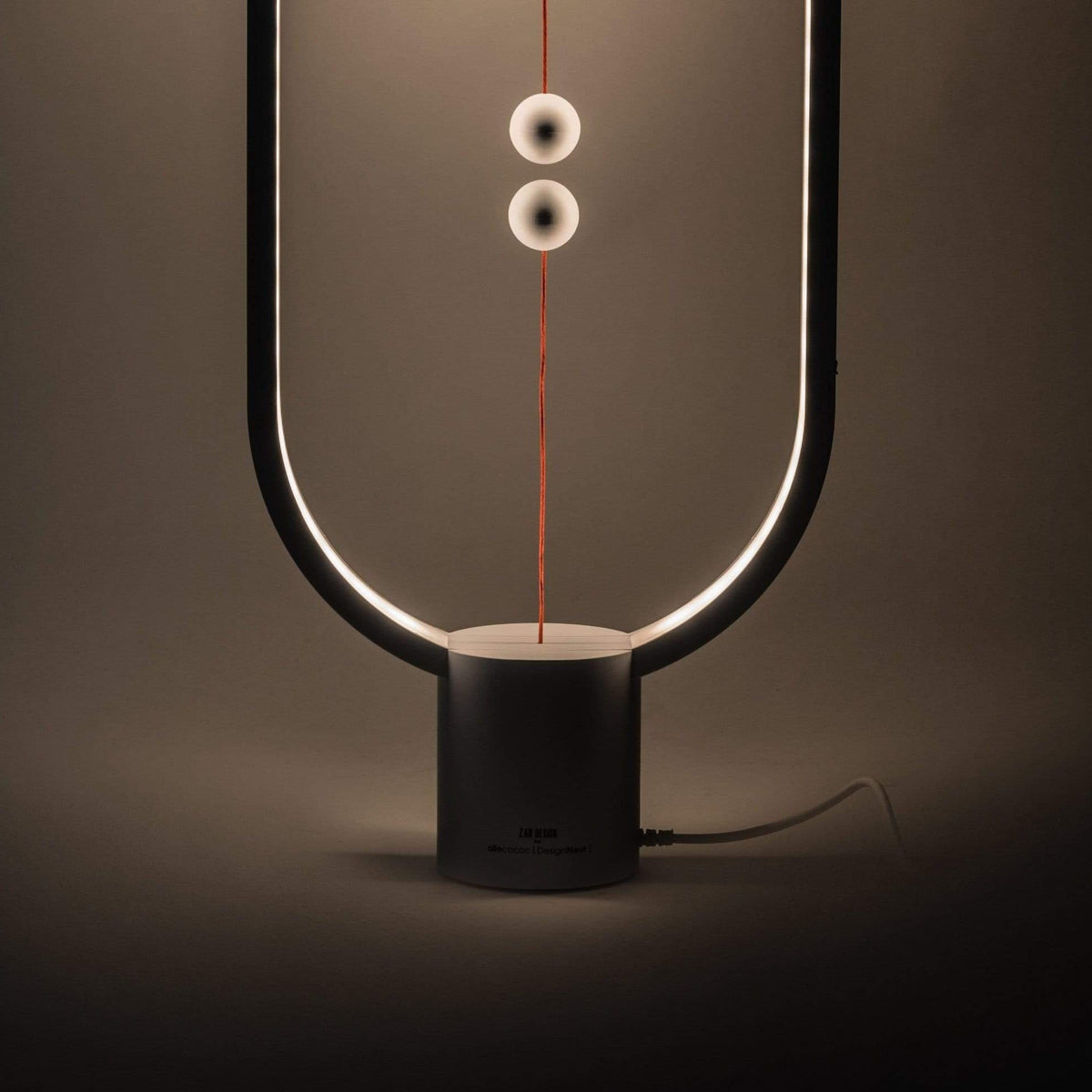 Lampada magnetica - Illuminazione versatile e fissaggio pratico