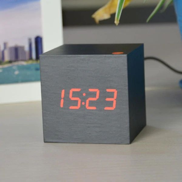 Digital Cube Ur - Minimalistisk Design Og LED Skærm 