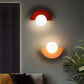 Moderne Wandlampe – Halbkreisform und sanfte Beleuchtung 