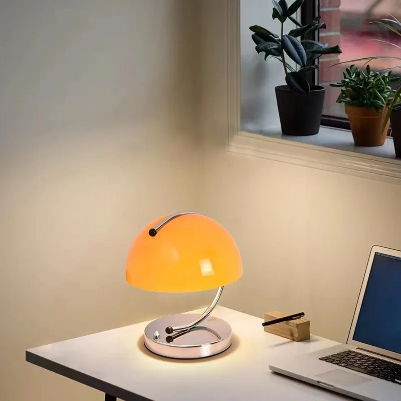 Stolní lampa ve skandinávském stylu ze skla – elegance a modernita 