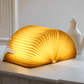 Stolní lampa ve tvaru knihy – Originalita a elegance 