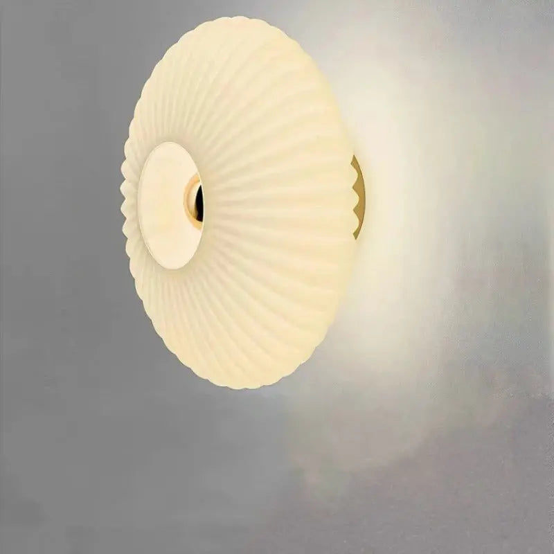 Aplica de perete elegantă – Ambianță luminoasă și sofisticată 