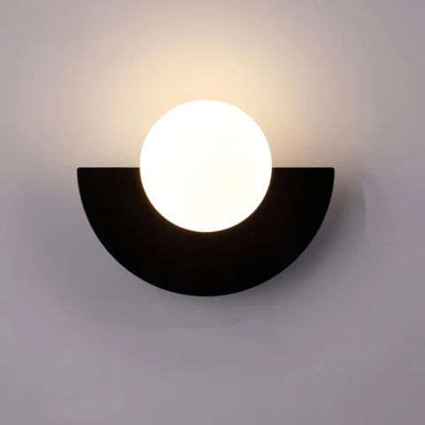 Moderne Wandlampe – Halbkreisform und sanfte Beleuchtung 