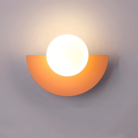 Moderne Wandlampe – Halbkreisform und sanfte Beleuchtung 