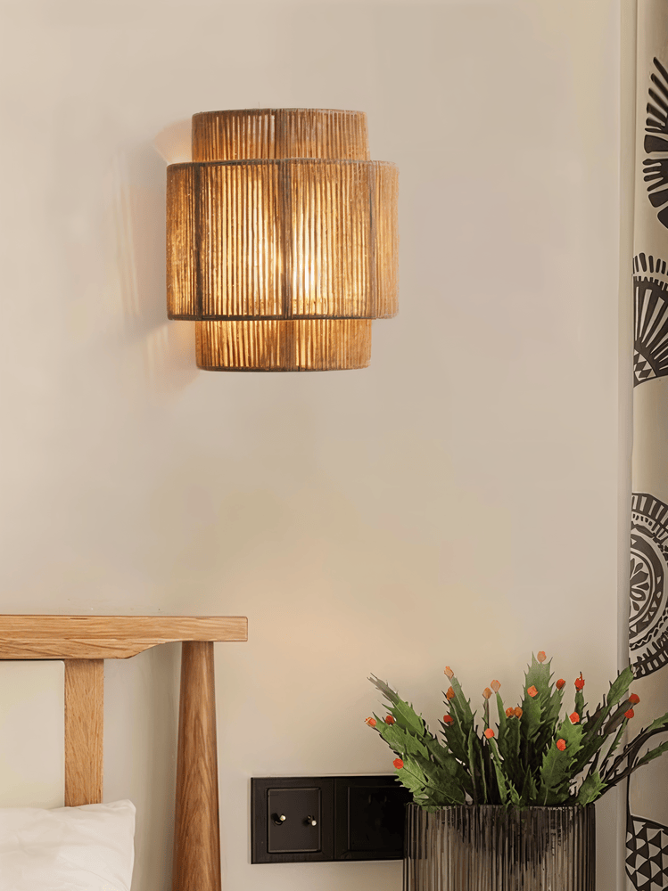 Lampada da parete in rattan con paralume in corda di canapa - Luce naturale e fascino autentico