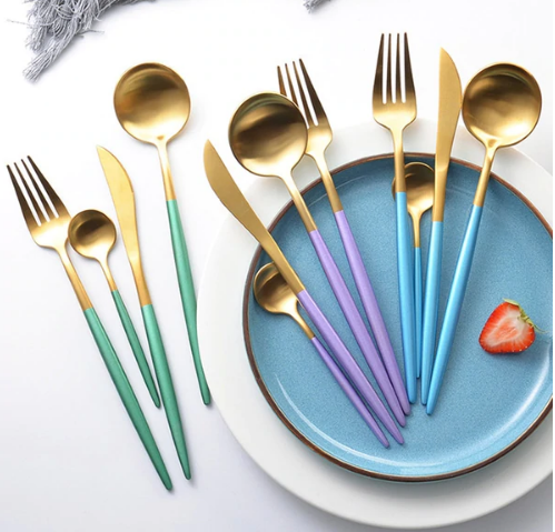 Sada Příborů 24 Kusů – Elegantní Úprava pro Vytříbený Stůl 