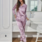 Sandra | Glänsande Pyjamas – Nattens Elegans Och Delikat Beröring 