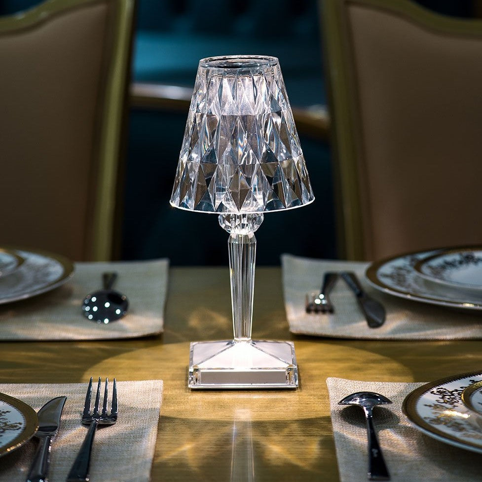 Křišťálová stolní lampa – moderní elegance a útulná atmosféra 