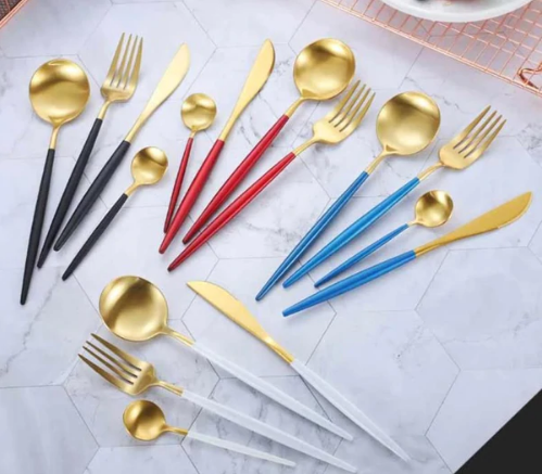 Sada Příborů 24 Kusů – Elegantní Úprava pro Vytříbený Stůl 