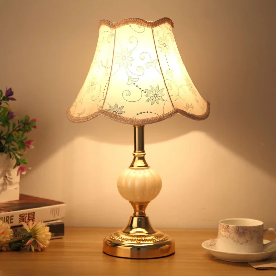 Decoratieve Tafellamp – Vintage Stijl En Tijdloze Elegantie 