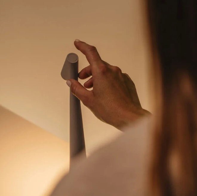 Langaton LED-pöytälamppu – Minimalistinen ja tyylikäs muotoilu 