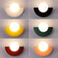 Moderne Wandlampe – Halbkreisform und sanfte Beleuchtung 