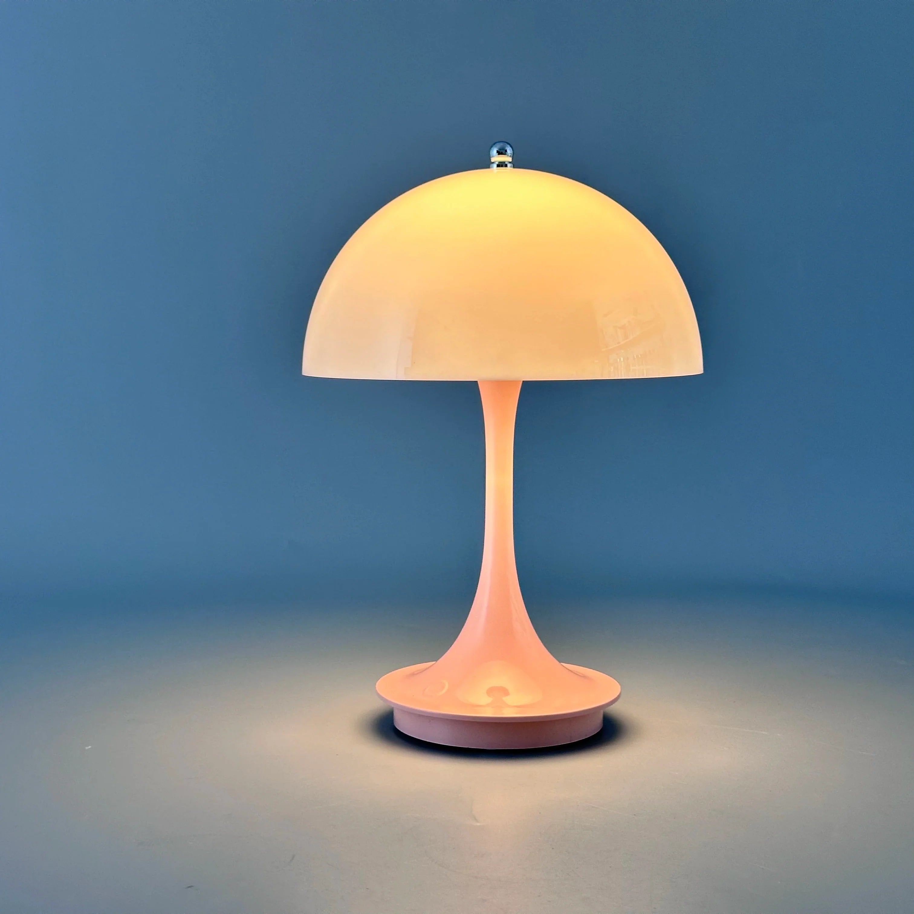 Lampă de birou LED – Reîncărcabilă și iluminare cu trei niveluri 