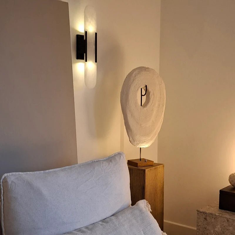 Aplique de pared LED negra y dorada – Elegancia moderna y diseño chic 
