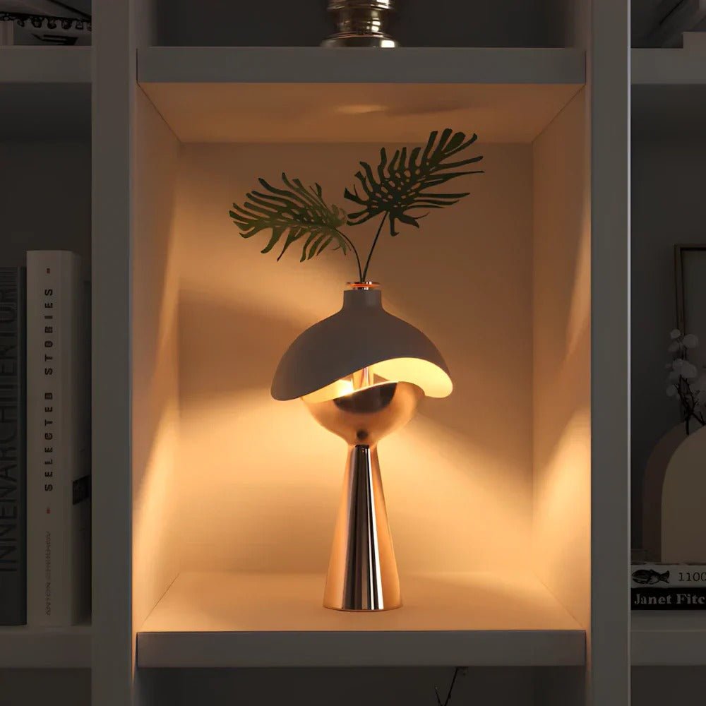 Stolová lampa so sochárskym dizajnom – elegancia a originalita 