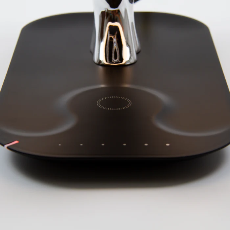 Lampă Multifuncțională— Lumină LED, Încărcător Fără Fir și Audio Bluetooth 