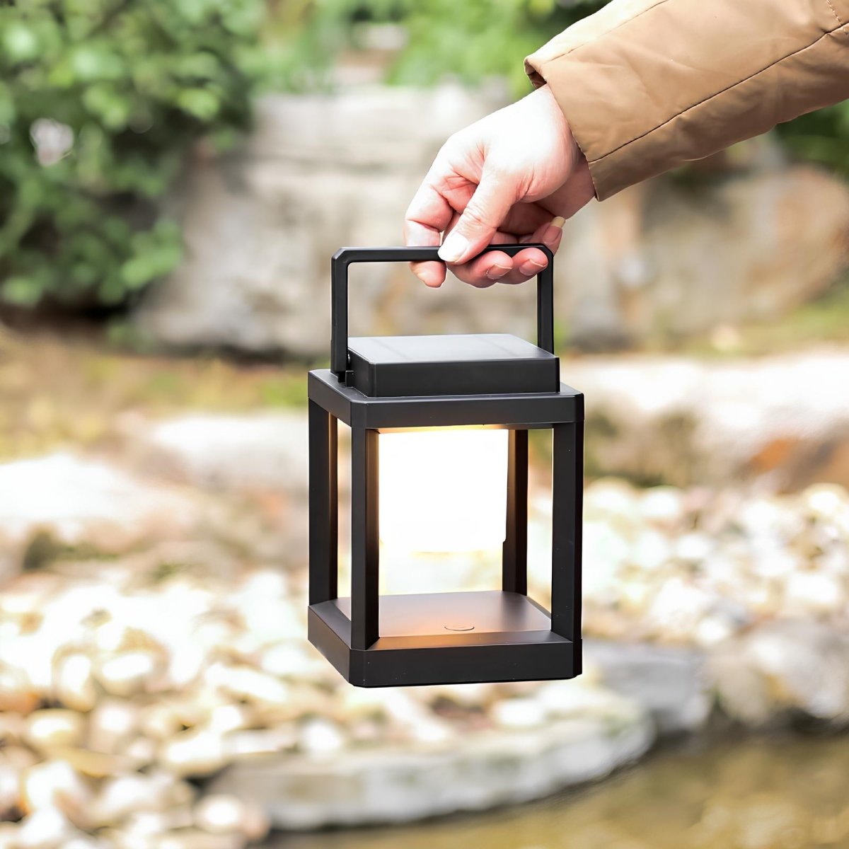 Moderná solárna lampa – elegantné a trvácne osvetlenie 