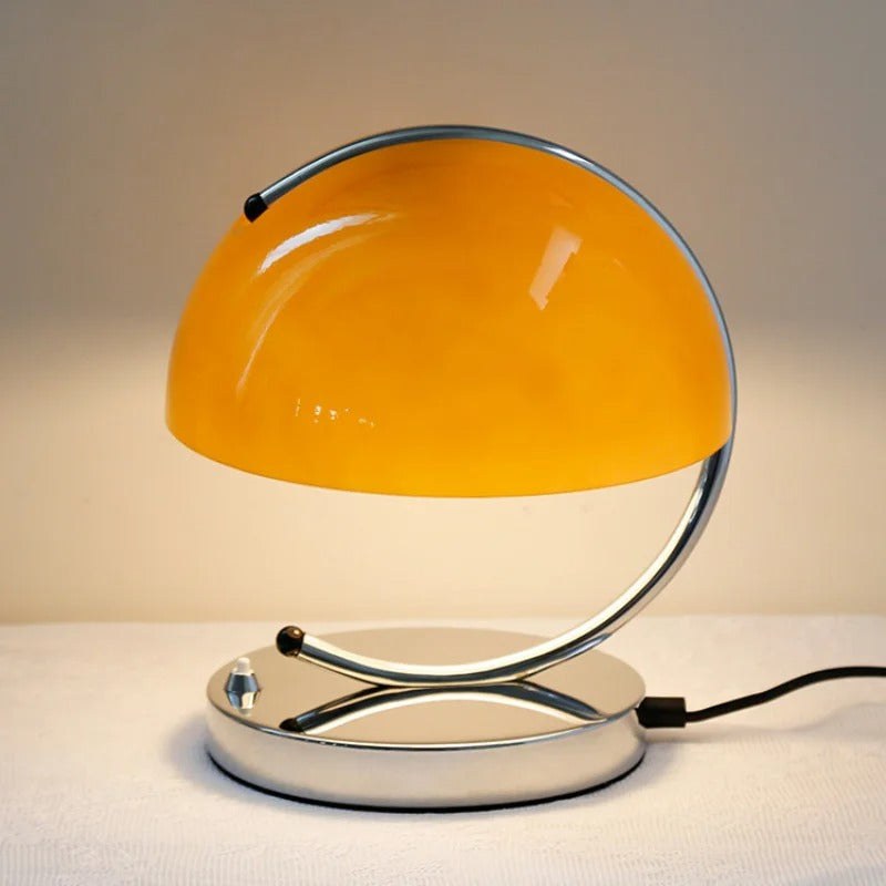 Stolní lampa ve skandinávském stylu ze skla – elegance a modernita 
