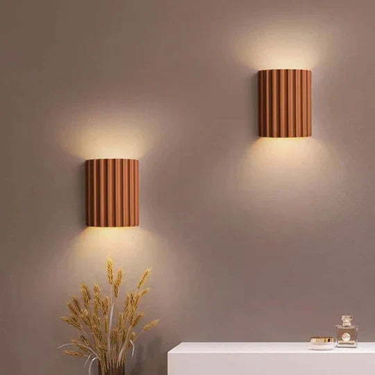 Aplique de pared moderna en resina – elegancia y originalidad 