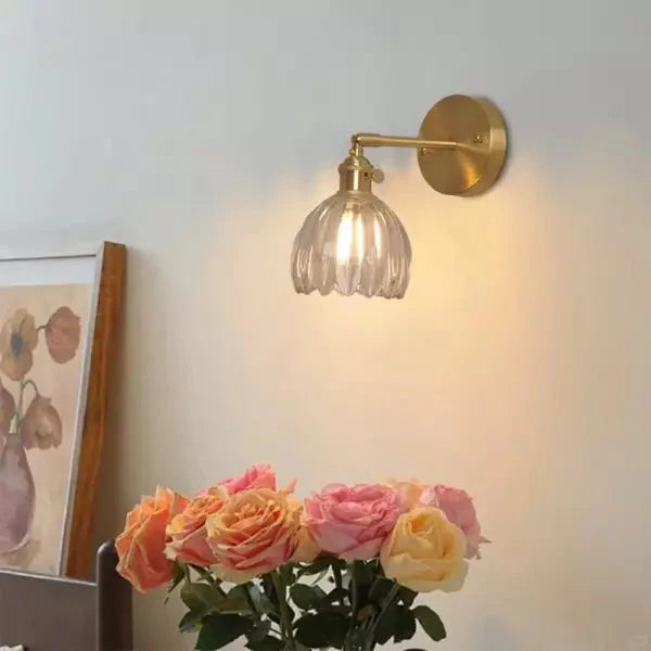 Aplica decorativă de perete – floare în mugure și atmosferă romantică 